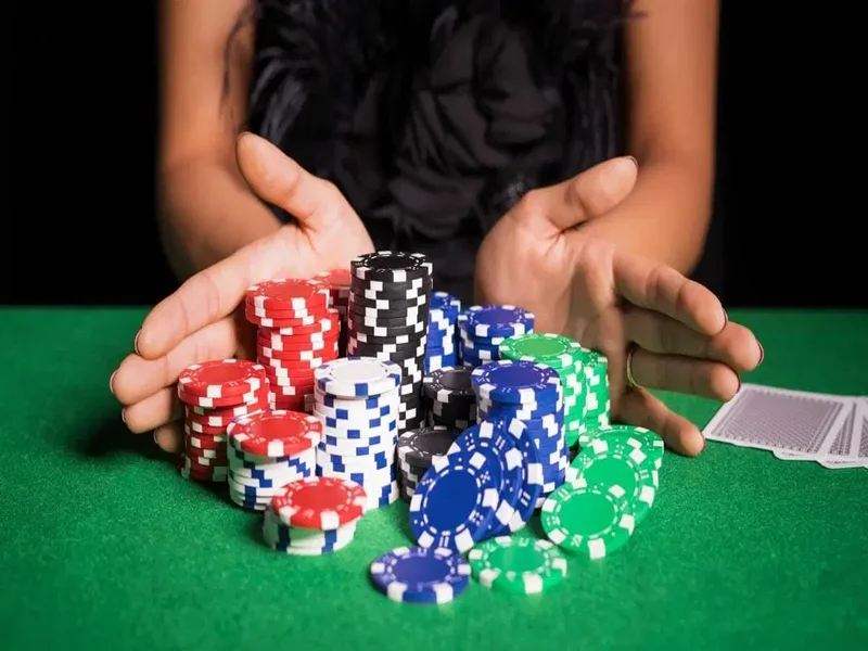 Hướng dẫn cách bơm vốn, rút lời Poker Domino cho bet thủ